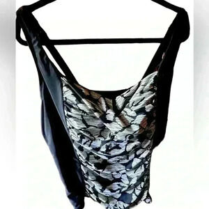Ava Viv size 24W black & white Tankini swim top. Ruched, adj comfy straps.